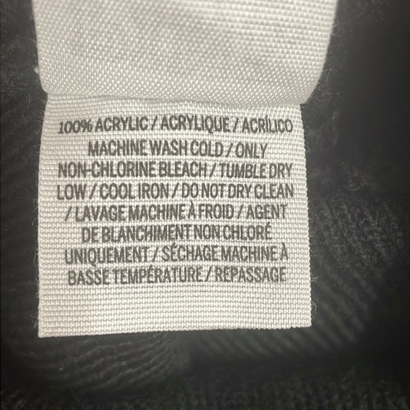 NWOT PINK Victoria’s Secret Snowflake PomPom Winter Knit Beanie Hat - Picture 5 of 6